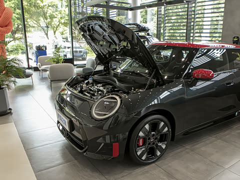 2026�� JOHN COOPER WORKS