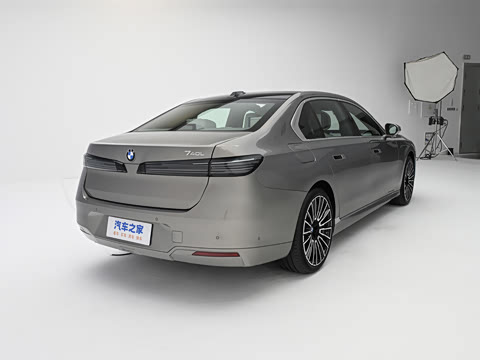 2027�� 740L �����