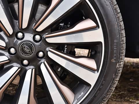 2025�� 3.0 L6 400PS SV���ٴ����ӳ��� 4��