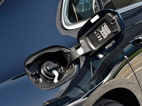 2026�� �Ŀ� E 300 L ������