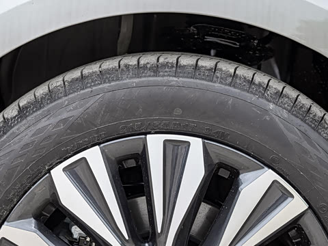 2025�� 2.0L XL-TLS ������