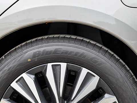 2025�� 2.0L XL-TLS ������