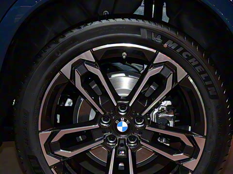 2025�� xDrive30L M�˶���ҹ��װ