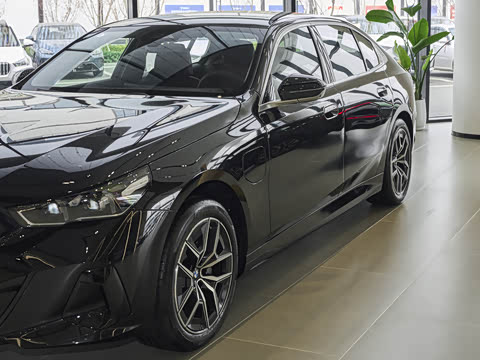 2026�� �Ŀ� eDrive 35L M�˶���װ