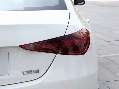 2025�� �Ŀ� C 260 L