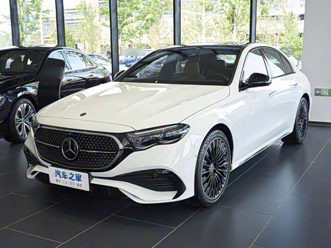 2025�� �Ŀ� E 300 �������˶���