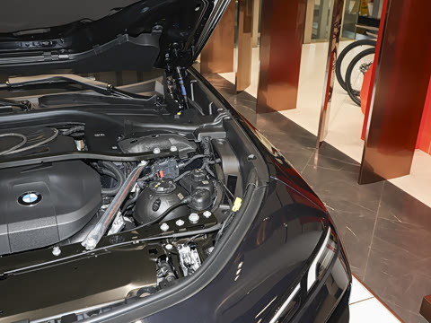 2026�� 735Li M�˶���װ