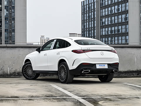 2026�� �Ŀ� GLC 300 4MATIC ����SUV