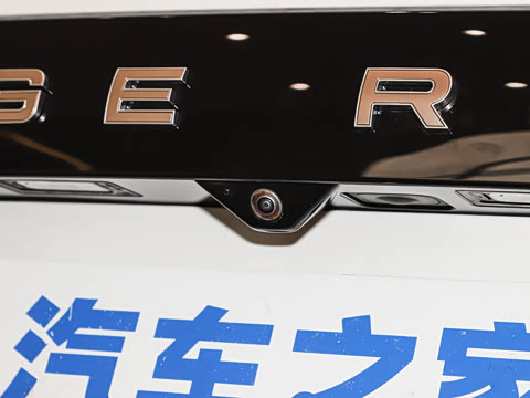 2025�� 4.4 V8 SV���ٴ����ӳ��� 4��