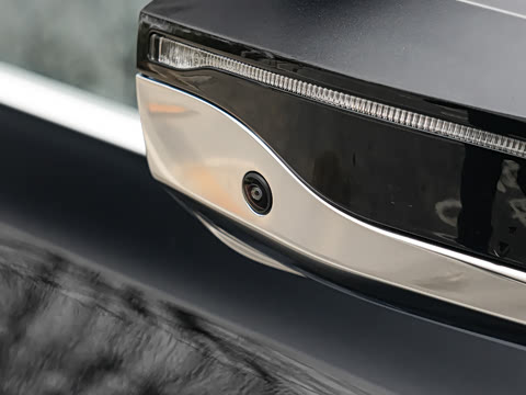 2026�� �Ŀ� 740Li ������ M�˶���װ