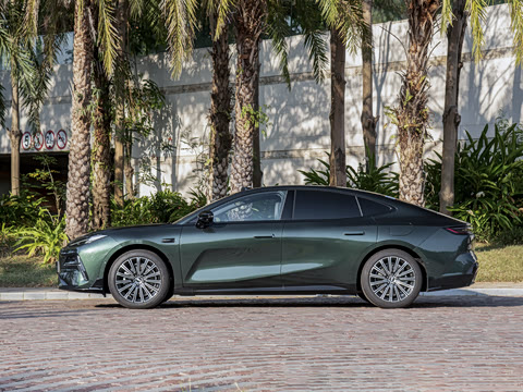 2026�� 225km EM-P Զ�����ǺӰ�+ҫҹ��װ