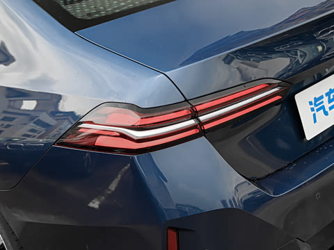 2026�� �Ŀ� 530Li ������ M�˶���װ