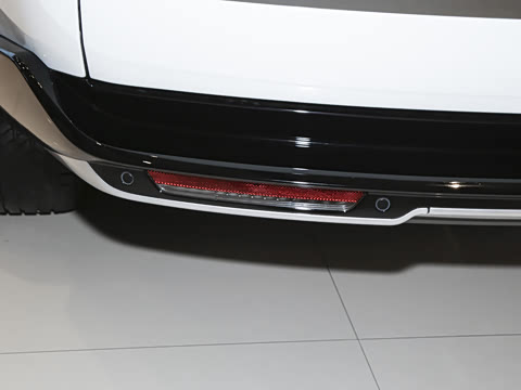 2026�� 3.0 L6 400PS SE�����