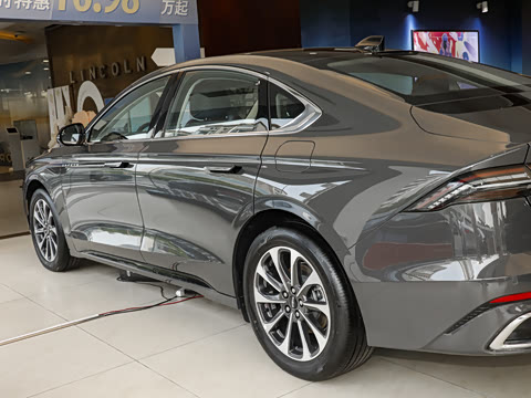2025�� 2.0T ���а�