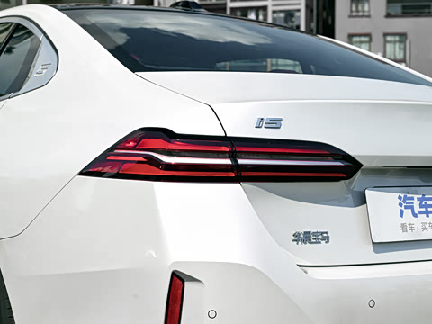 2026�� eDrive 40L M�˶���װ