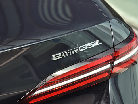 2026�� �Ŀ� eDrive 35L M�˶���װ