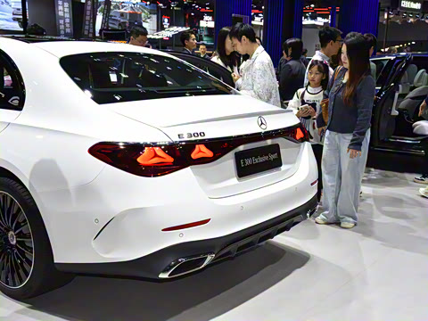 2026�� E 300 �������˶���