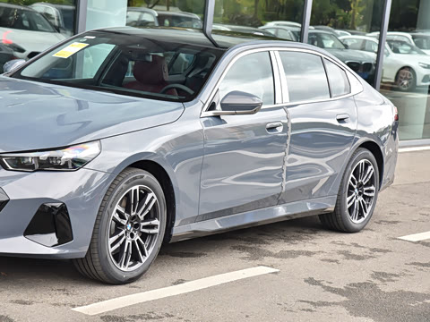2026�� 530Li ������ M�˶���װ