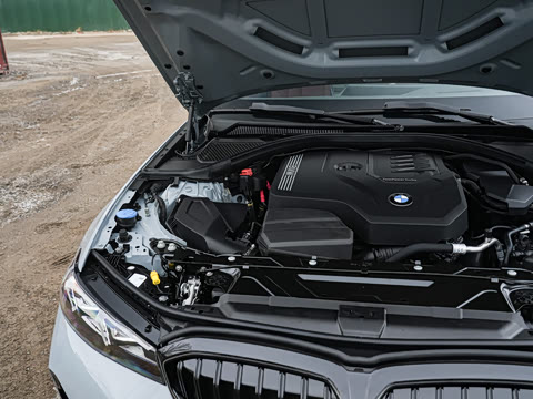 2026�� 330Li M�˶���ҹ��װ