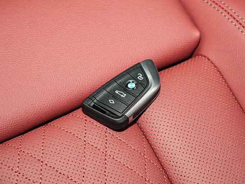 2026�� 330Li M�˶���ҹ��װ