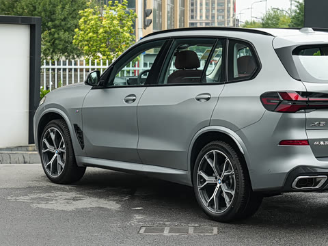 2025�� xDrive 30Li ������M�˶���ҹ��װ