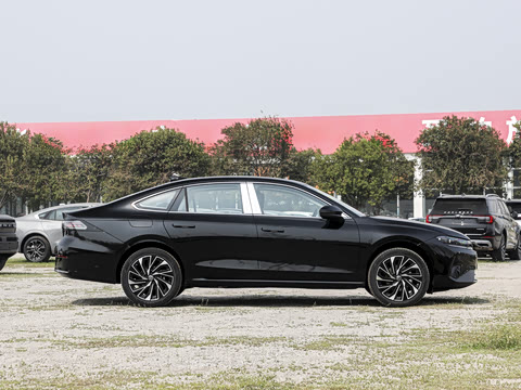 2026�� L 300TSI DSG ������