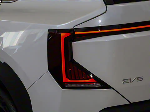 2025�� 720 Light