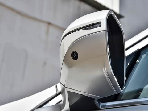 2026�� �Ŀ� eDrive 35L M�˶���װ