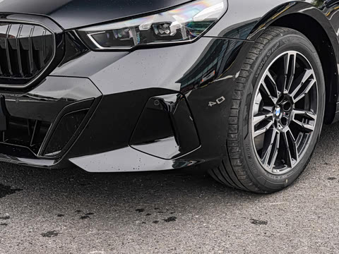 2026�� 530Li ������ M�˶���װ