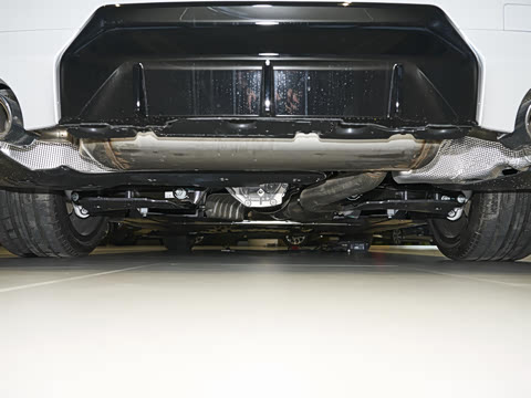 2026�� 225i M�˶���ҹ��װ