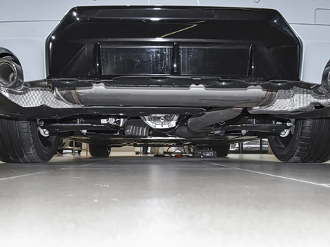 2026�� 225i M�˶���ҹ��װ