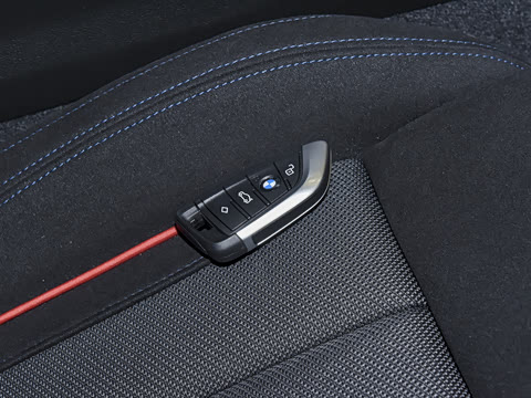 2026�� 225i M�˶���ҹ��װ