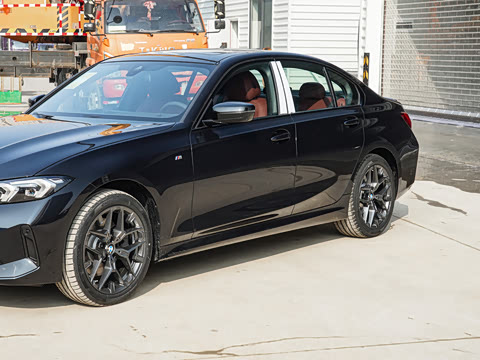 2026�� 330i M�˶���ҹ��װ