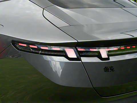 2025�� 240����Ultra