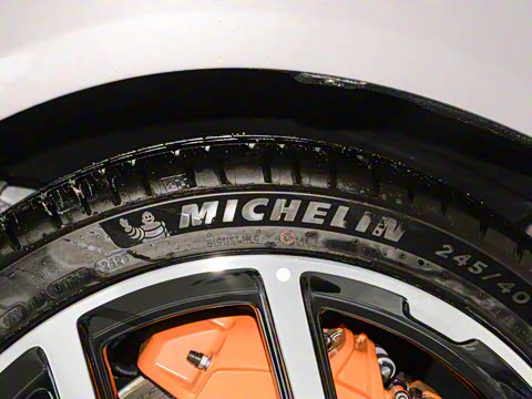 2025�� 702 ������ Ultra