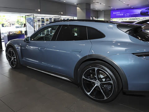 2026�� Taycan 4 Cross Turismo