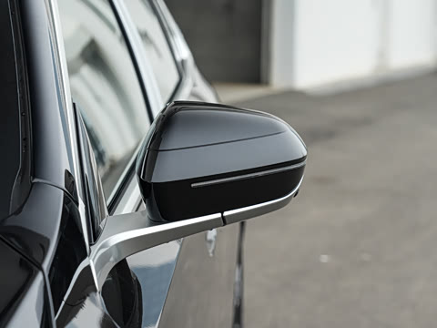 2026�� �Ŀ� 525Li M�˶���װ