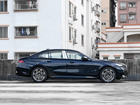 2026�� 525i M�˶���װ