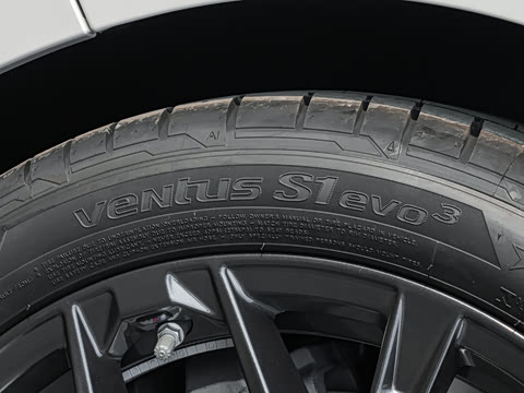 2026�� 330i M�˶���ҹ��װ