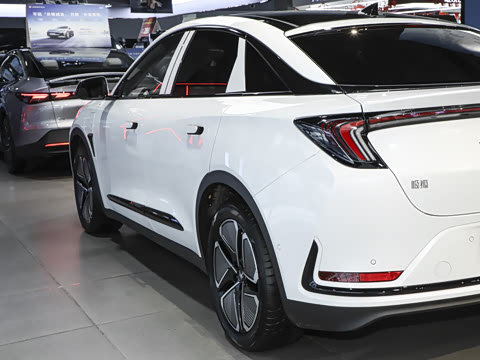 2025�� 735MAX 175kW