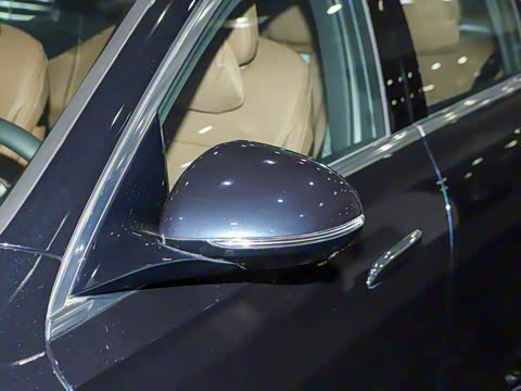 2024�� E 350 e L ���ʽ��϶����˶��γ�