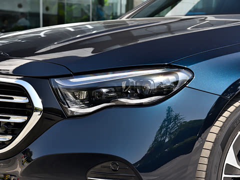 2026�� �Ŀ� E 300 L ������