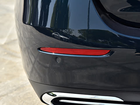 2026�� �Ŀ� E 300 L ������