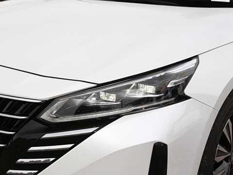 2025�� 2.0L XL-TLS ������