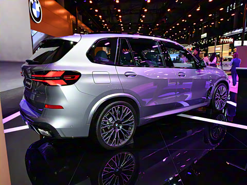 2025�� xDrive 40Li ������M�˶���ҹ��װ