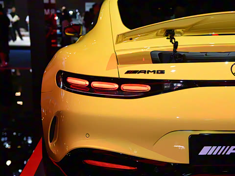 2025�� AMG GT 63 4MATIC+