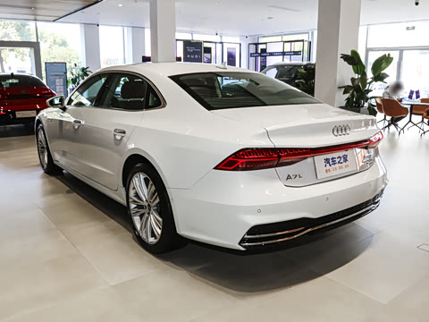 2025�� 45 TFSI quattro ������