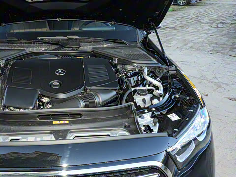 2026�� E 260 L �����