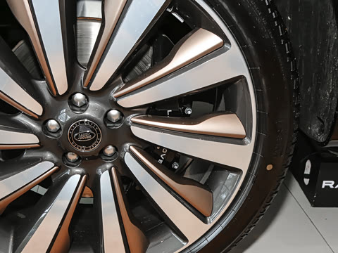 2025�� 3.0 L6 400PS SV���ٴ����ӳ��� 4��