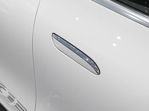 2026�� 500 4MATIC ������